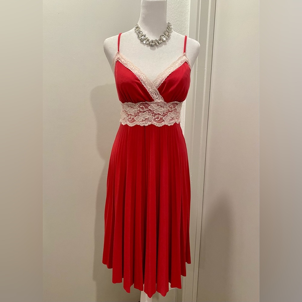 VTG Y2K 2000s XOXO Fuchsia Hot Pink & White Lace Pleated Mid-Length Dress - L